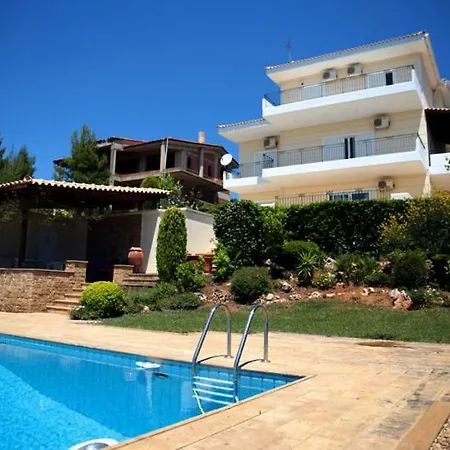 Nyaraló Family And Friends Pool House Malesina