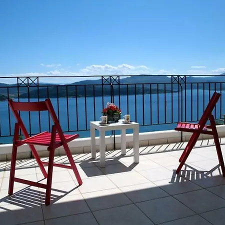 Family And Friends Pool House * Malesina