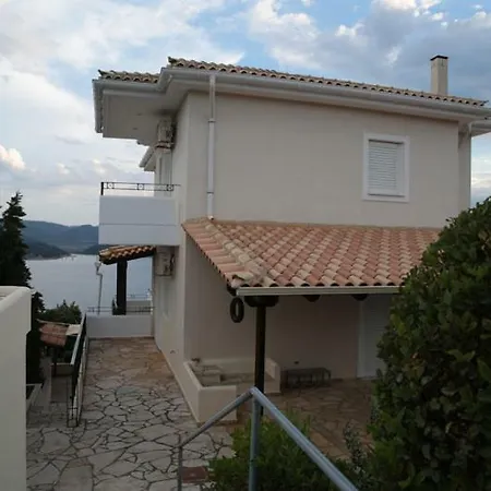 Family And Friends Pool House * Malesina